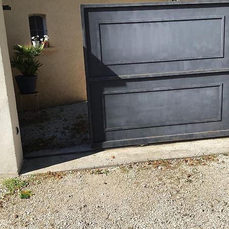 Une Chambre En Ville L'Isle-sur-la-Sorgue Luaran gambar