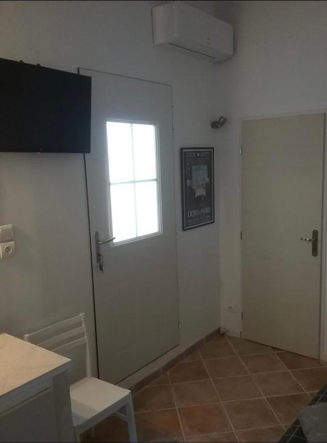 Une Chambre En Ville L'Isle-sur-la-Sorgue Luaran gambar